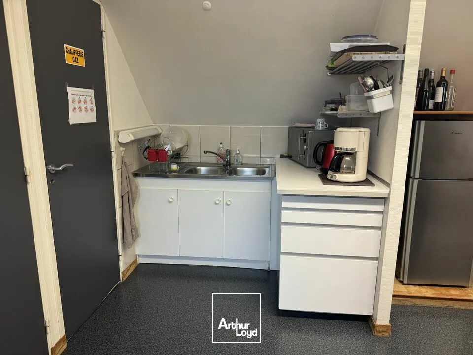 TOURS CENTRE BUREAUX A LOUER 118 M² PARKINGS