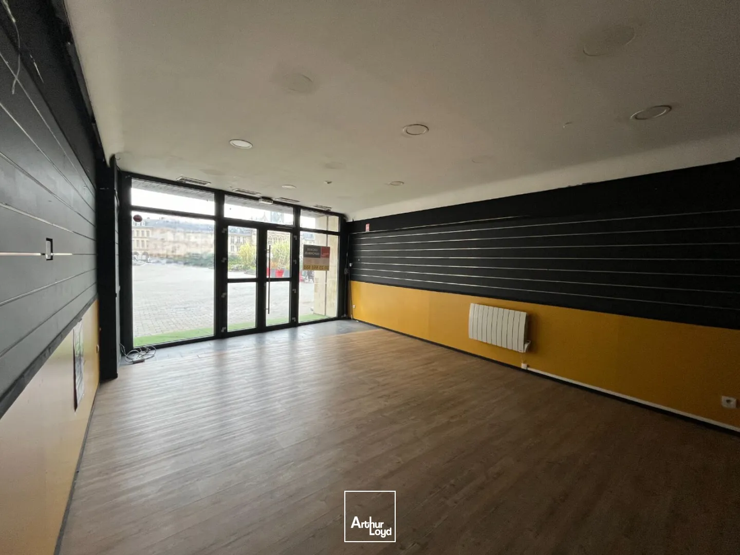 LOCAL COMMERCIAL À LOUER EN HYPER CENTRE-VILLE