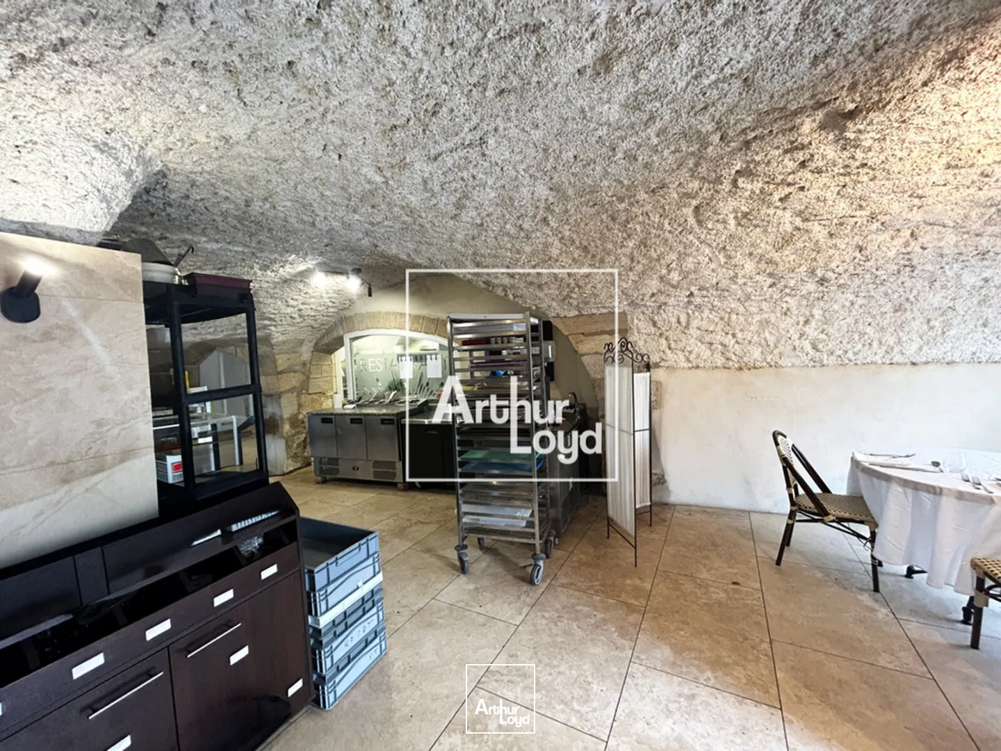 LOCAL COMMERCIAL RESTAURATION - AVEC EXTRACTION - (LOCATION / VENTE)