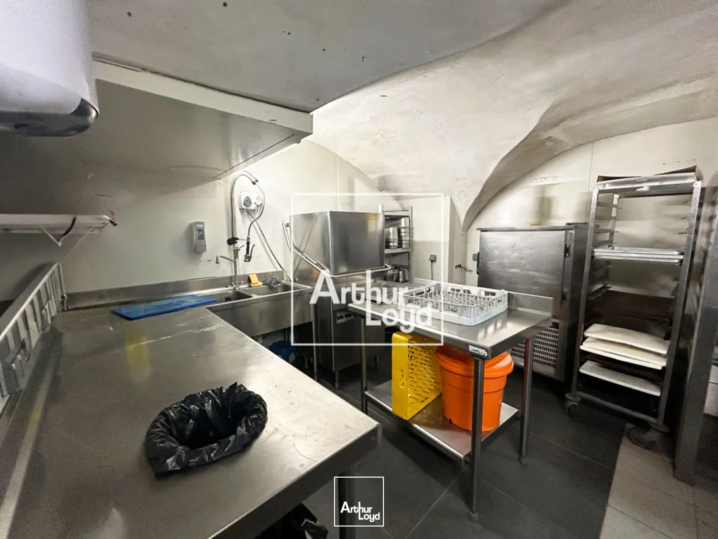 LOCAL COMMERCIAL RESTAURATION - AVEC EXTRACTION - (LOCATION / VENTE)