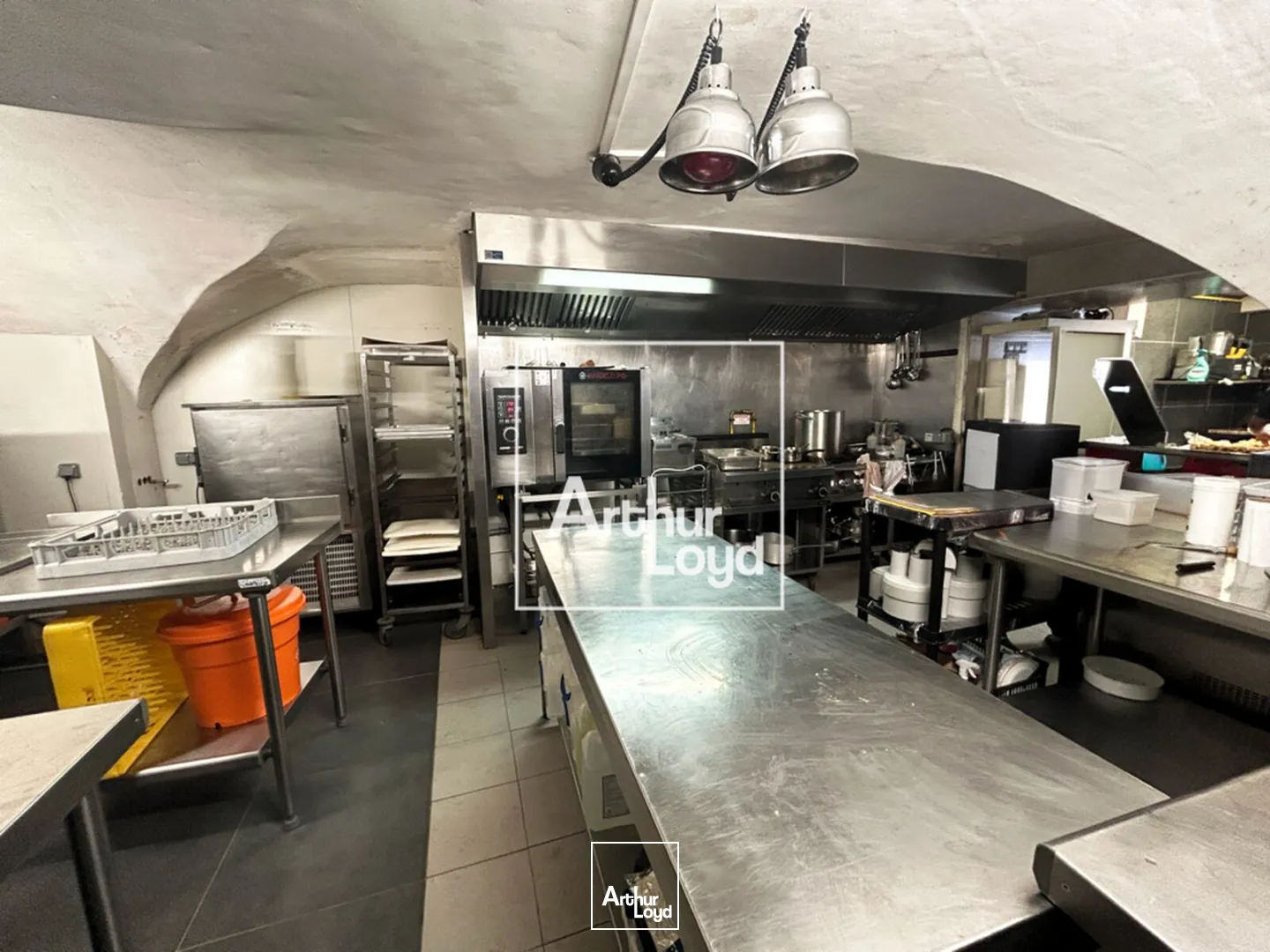 LOCAL COMMERCIAL RESTAURATION - AVEC EXTRACTION - (LOCATION / VENTE)