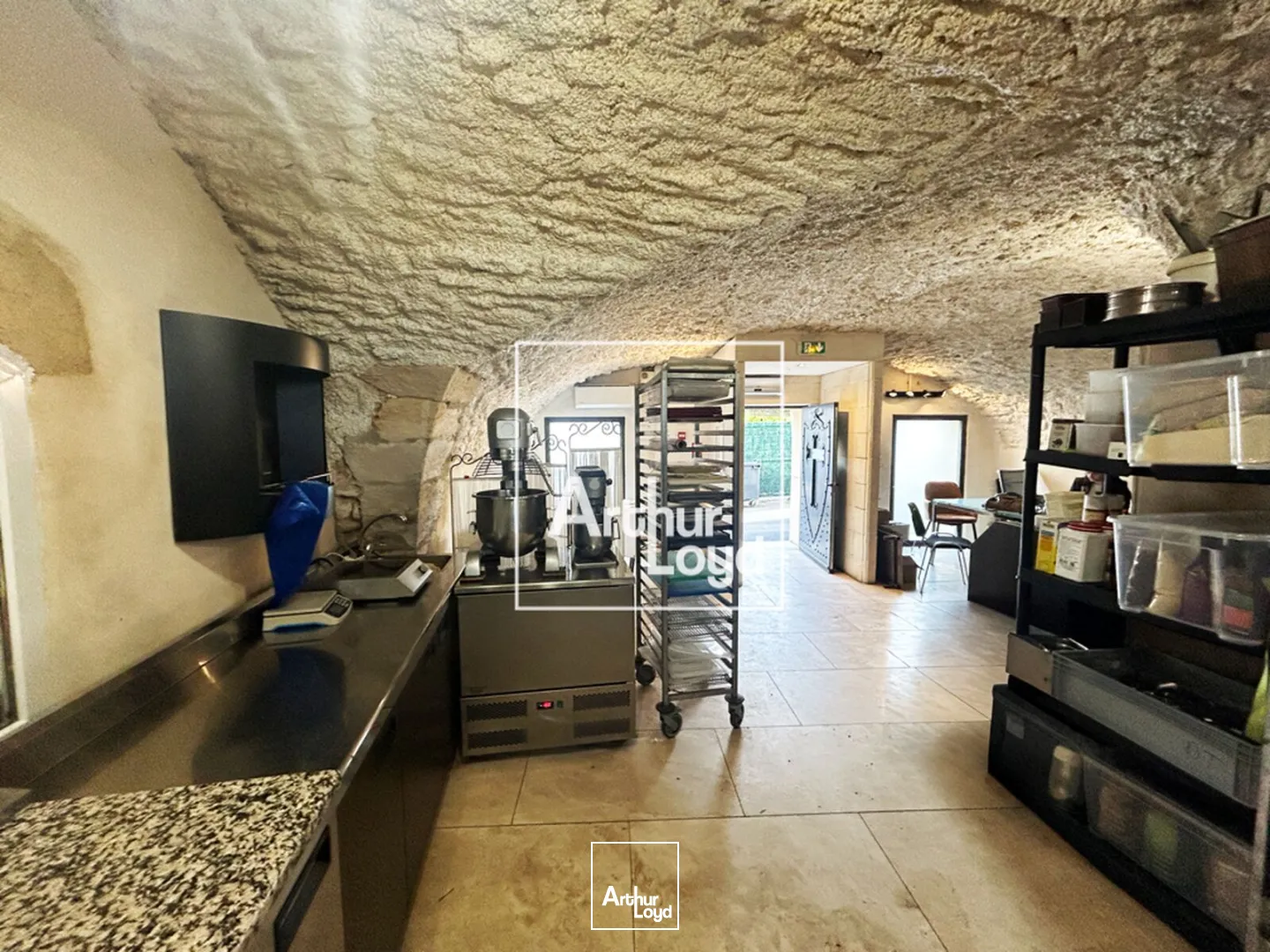 LOCAL COMMERCIAL RESTAURATION - AVEC EXTRACTION - (LOCATION / VENTE)