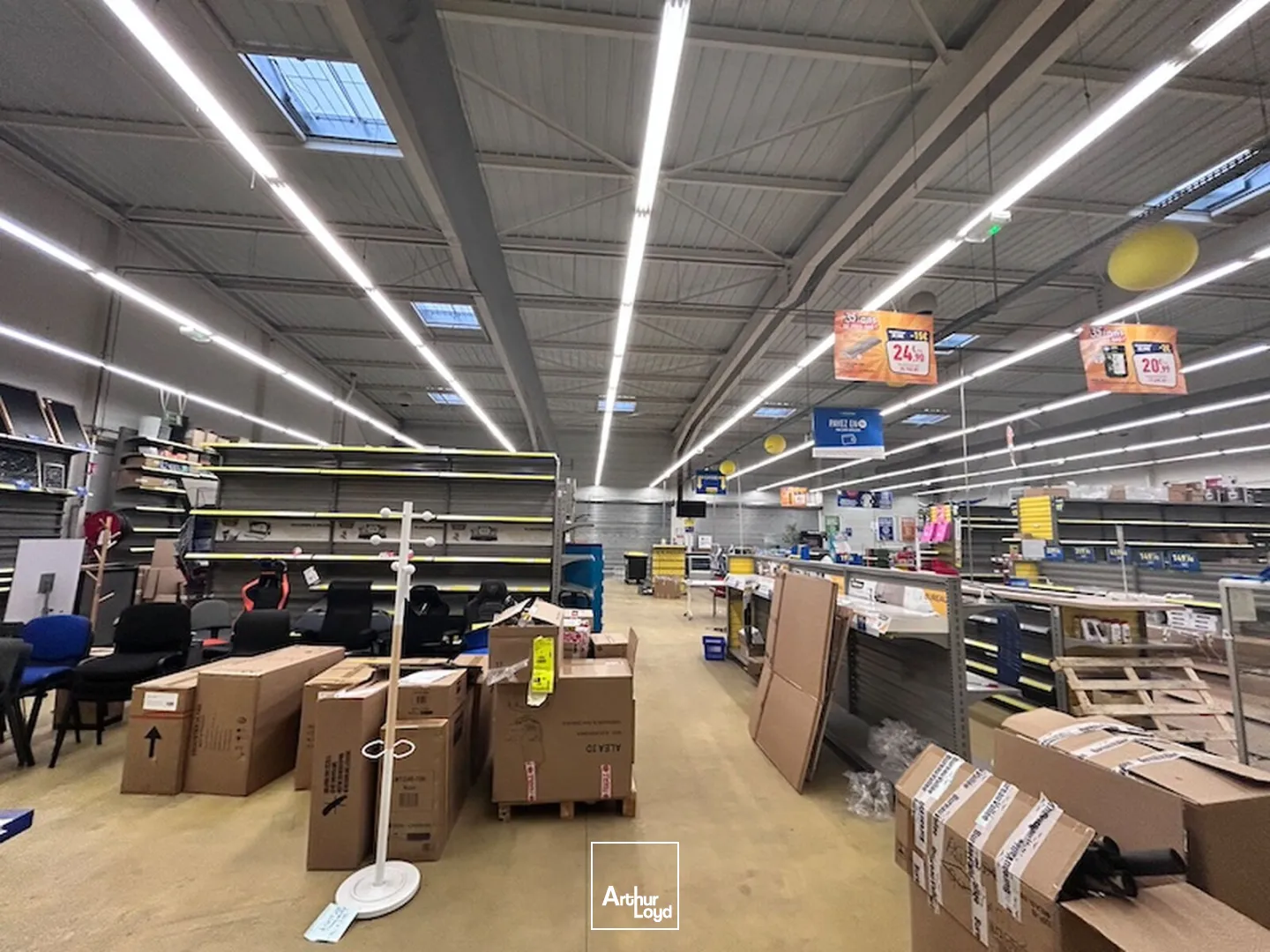 VIRIAT LA NEUVE - LOCAL COMMERCIAL - VENTE OU LOCATION