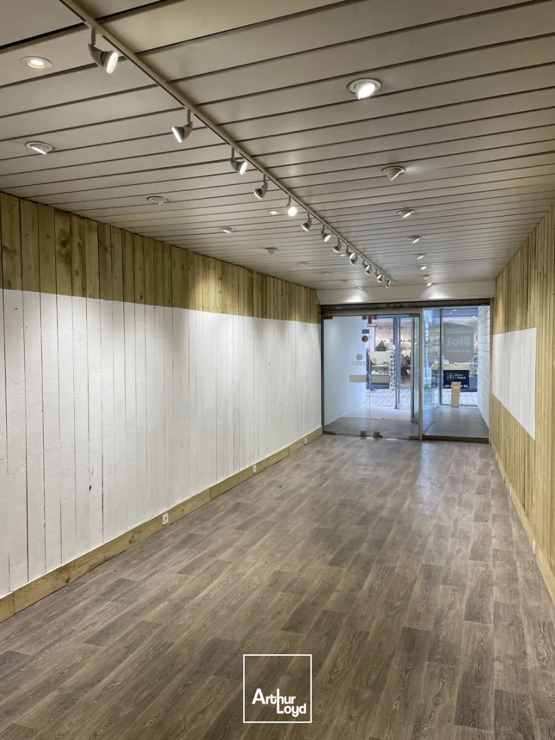 A VENDRE - LOCAL COMMERCIAL - 100 M² - AURAY