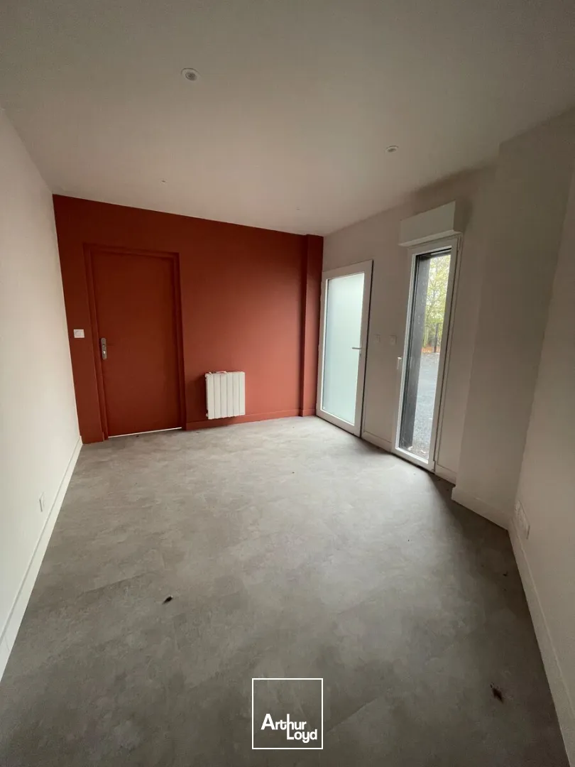 A LOUER - LOCAL D'ACTIVITE 128 M² - PLECOP