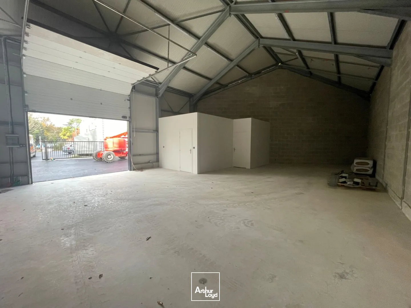 A LOUER - LOCAL D'ACTIVITE 128 M² - PLECOP