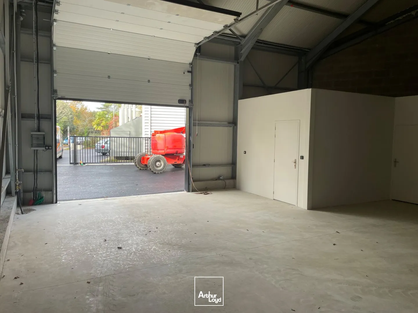 A LOUER - LOCAL D'ACTIVITE 128 M² - PLECOP