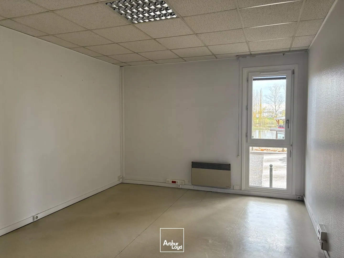 Bureaux de 197 m² en rez-de-chaussée - Vue Loire à Orléans (Châtelet)