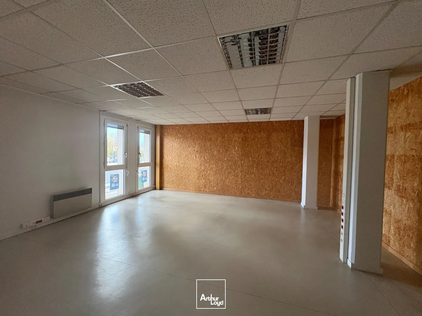 Bureaux de 197 m² en rez-de-chaussée - Vue Loire à Orléans (Châtelet)