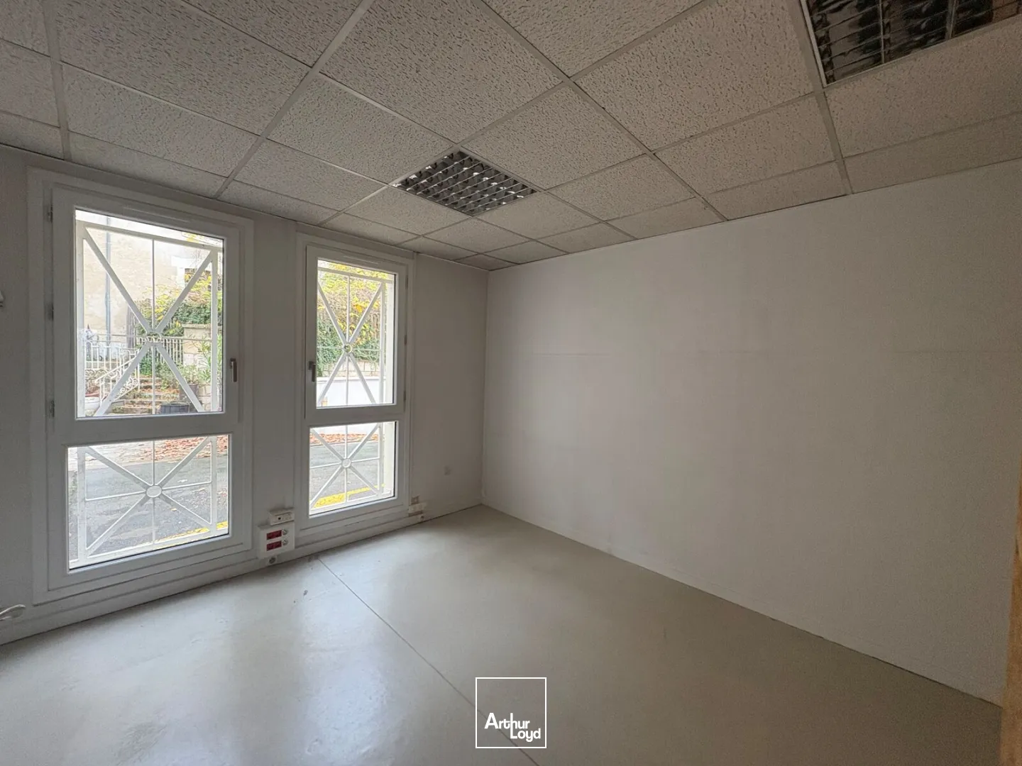 Bureaux de 197 m² en rez-de-chaussée - Vue Loire à Orléans (Châtelet)