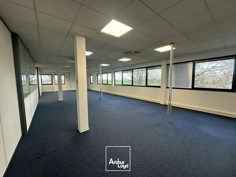 BUREAUX à LOUER de 526.6 m²