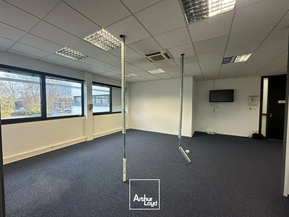 BUREAUX à LOUER de 526.6 m²
