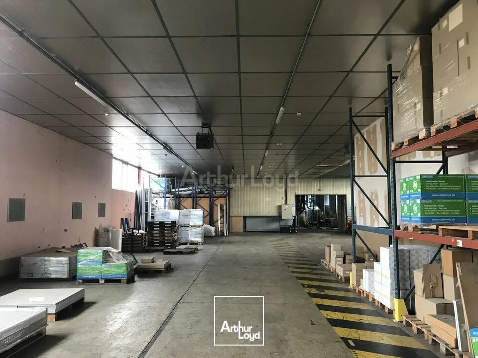 LOCAL D'ACTIVITE - ENTREPOT à VENDRE de 3500 m²