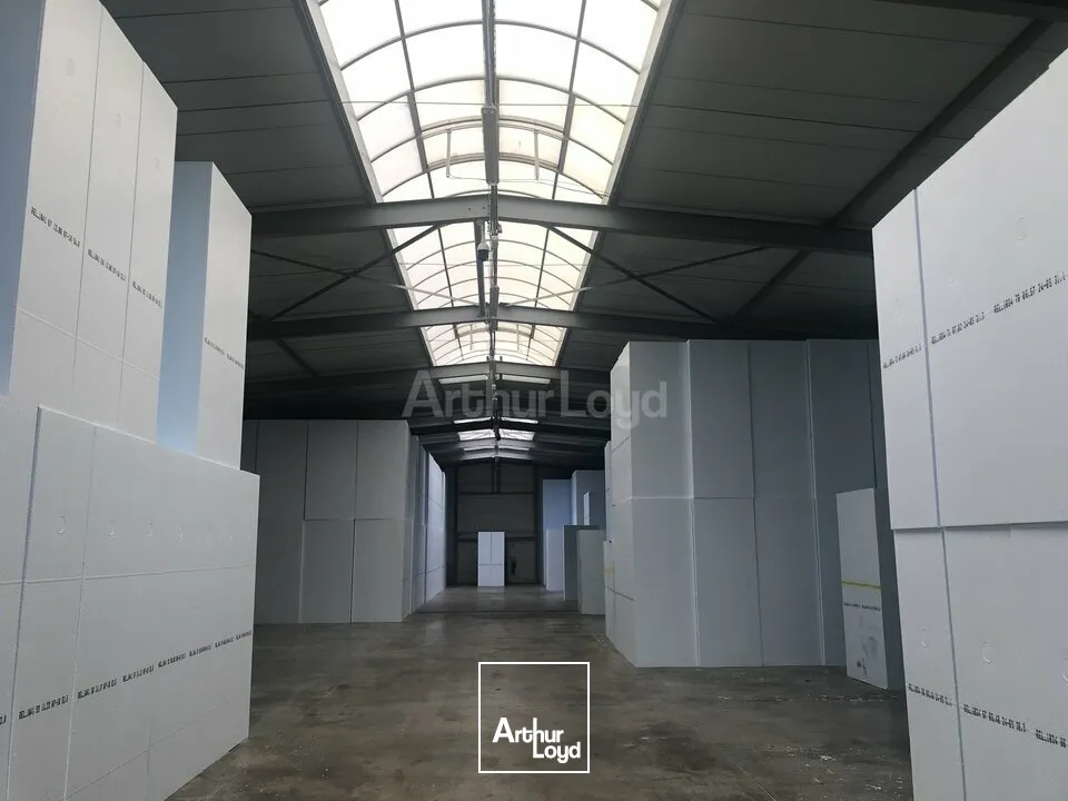 LOCAL D'ACTIVITE - ENTREPOT à VENDRE de 3500 m²