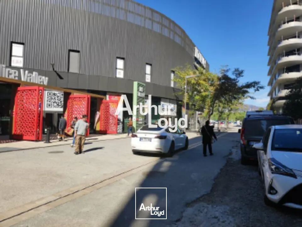 A LOUER LOCAUX COMMERCIAUX 3 128 M² DIVISIBLES DES 40 M² NICE SAINT ISIDORE
