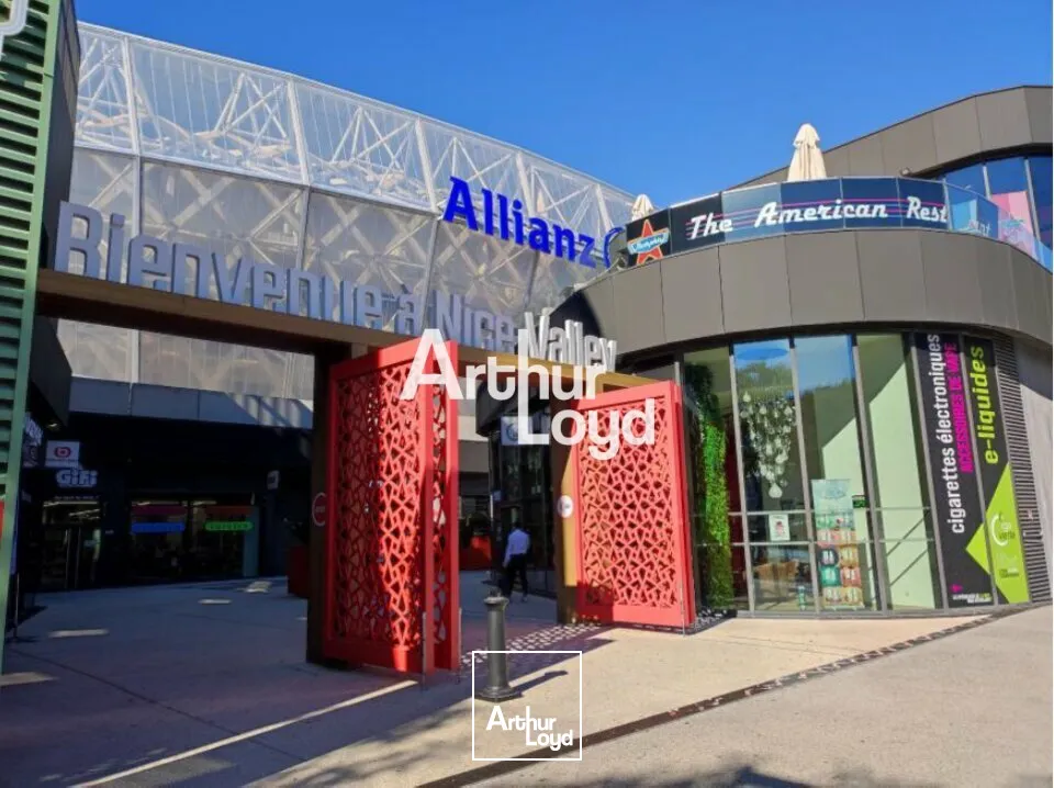 A LOUER LOCAUX COMMERCIAUX 3 128 M² DIVISIBLES DES 40 M² NICE SAINT ISIDORE