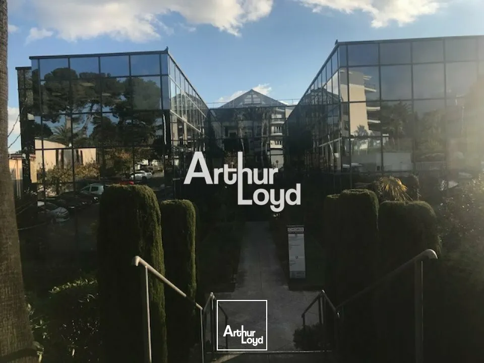 Bureaux climatisés 753 m² divisibles dès 49 m² à louer Antibes proche Sophia Antipolis 