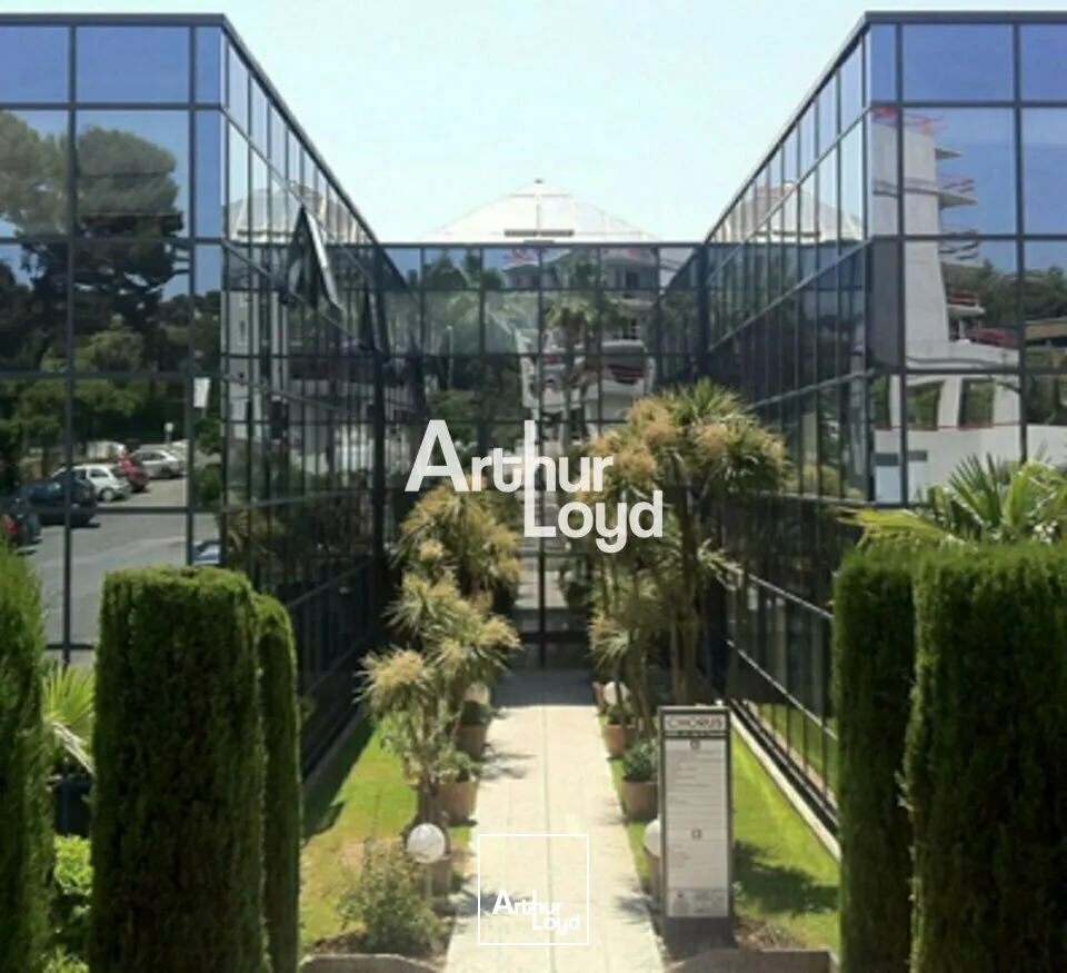 Bureaux climatisés 753 m² divisibles dès 49 m² à louer Antibes proche Sophia Antipolis 