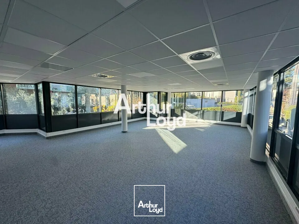 Bureaux climatisés 753 m² divisibles dès 49 m² à louer Antibes proche Sophia Antipolis 