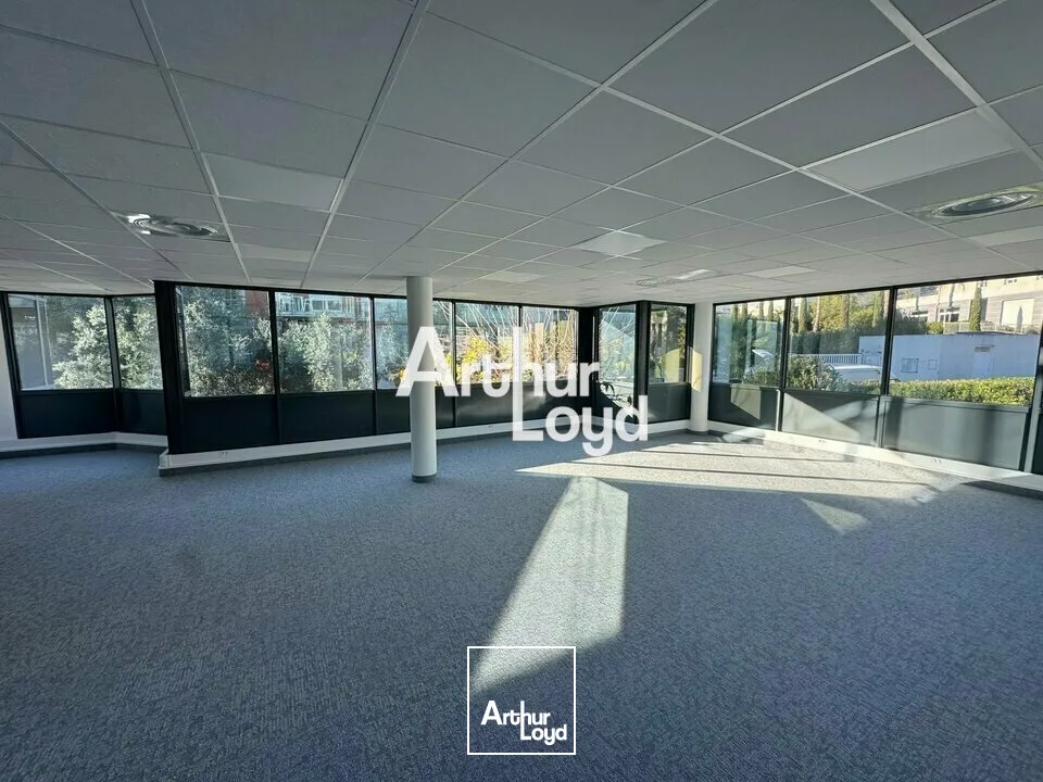 Bureaux climatisés 753 m² divisibles dès 49 m² à louer Antibes proche Sophia Antipolis 
