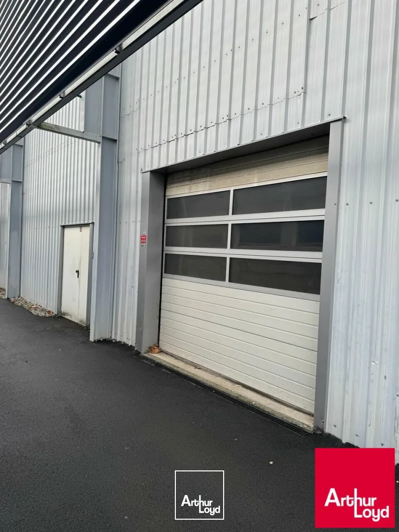 ANGLET - A louer local de 130m2 avec parking libre de suite sur zone commerciale