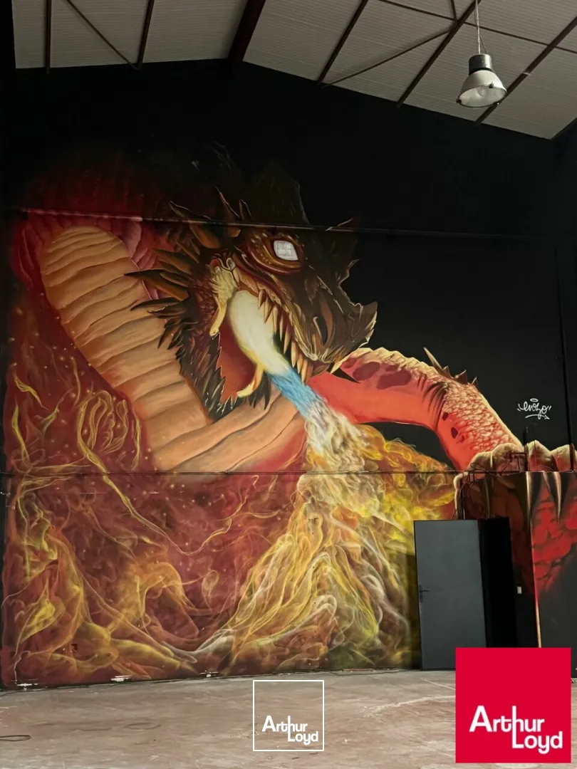 ANGLET - A louer local de 130m2 avec parking libre de suite sur zone commerciale