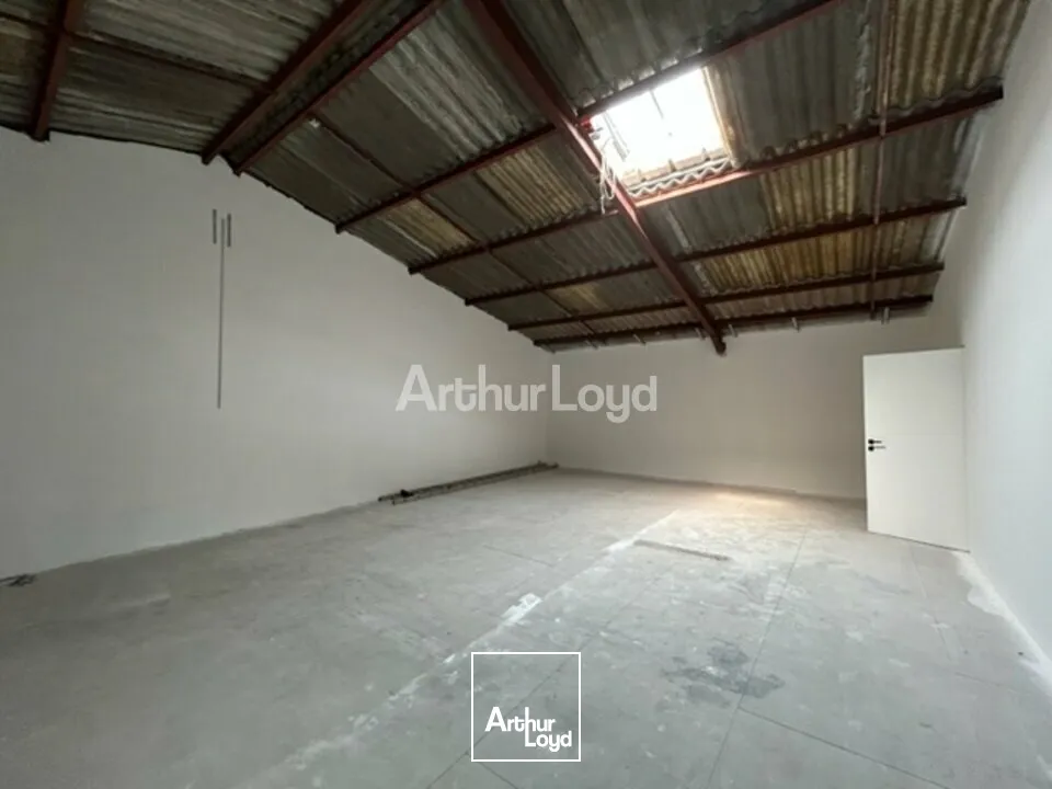 A LOUER - LOCAL D'ACTIVITÉ / COMMERCIAL - REIMS TINQUEUX