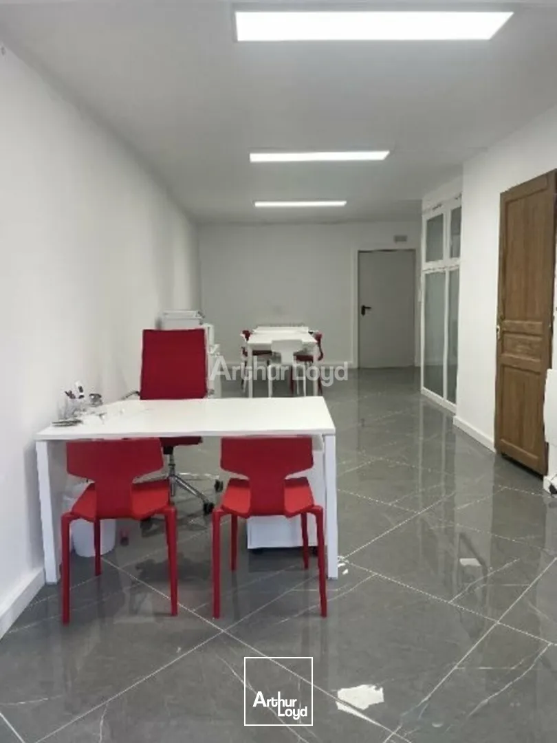 A LOUER CHALONS EN CHAMPAGNE AVEC UNE BELLE VISIBILITÉ - LOCAL COMMERCIAL D'ENVIRON 40m2