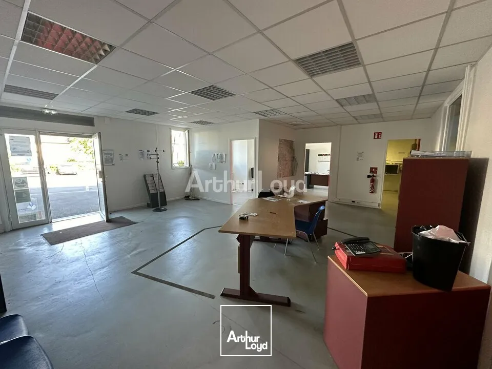 A Louer - Bâtiment d'environ 430m2 à usage mixte bureaux / activité - CENTRE DE TINQUEUX