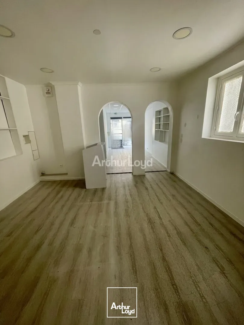 HYPER CENTRE DE REIMS - LOCAL COMMERCIAL DE 55m2 - DISPONIBLE IMMEDIATEMENT 