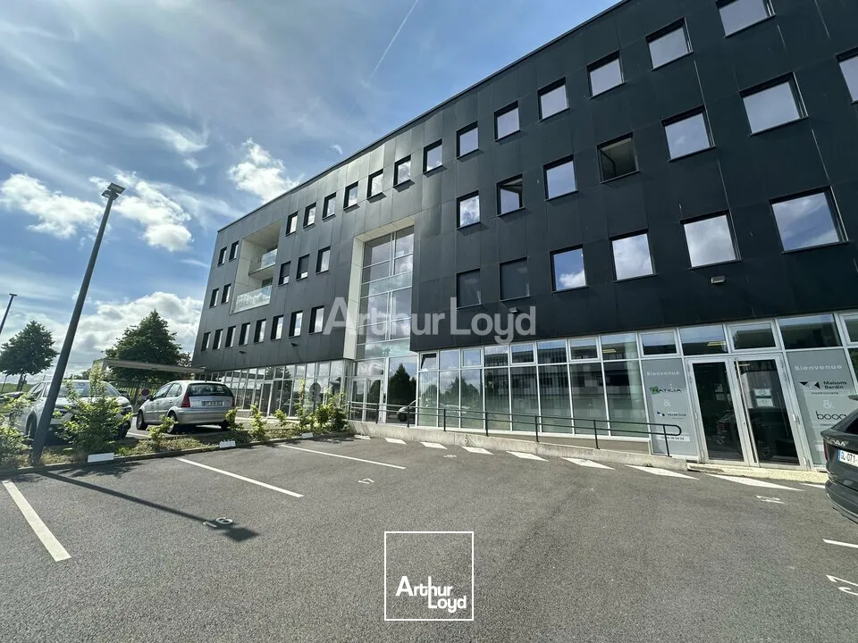 Bureaux aménagé de 210 m2 et 6 places de parkings- BEZANNES 