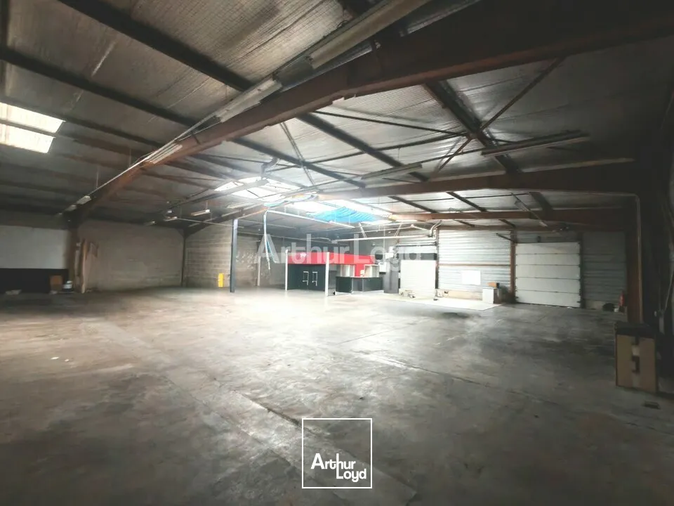 A Louer - Local d'activité de 500m2 avec bureaux ZI de St Martin Sur Le Pré