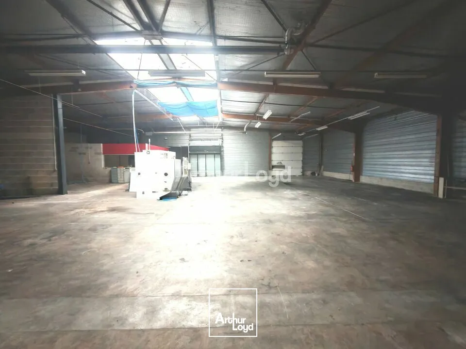 A Louer - Local d'activité de 500m2 avec bureaux ZI de St Martin Sur Le Pré