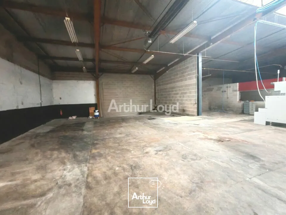A Louer - Local d'activité de 500m2 avec bureaux ZI de St Martin Sur Le Pré