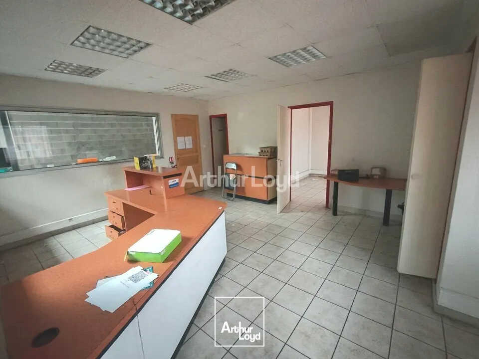 A Louer - Local d'activité de 500m2 avec bureaux ZI de St Martin Sur Le Pré