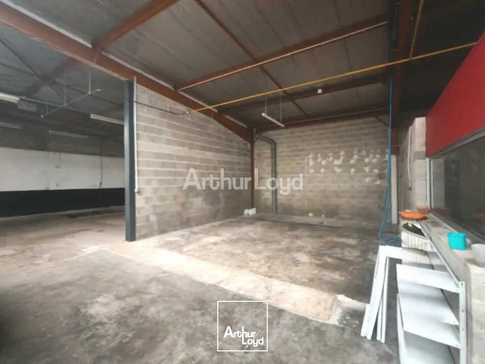 A Louer - Local d'activité de 500m2 avec bureaux ZI de St Martin Sur Le Pré
