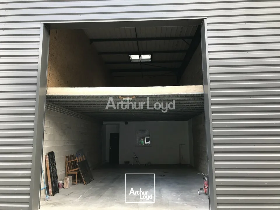 A louer - Cellule artisanale de 154m2 avec bureau secteur Croix Blandin
