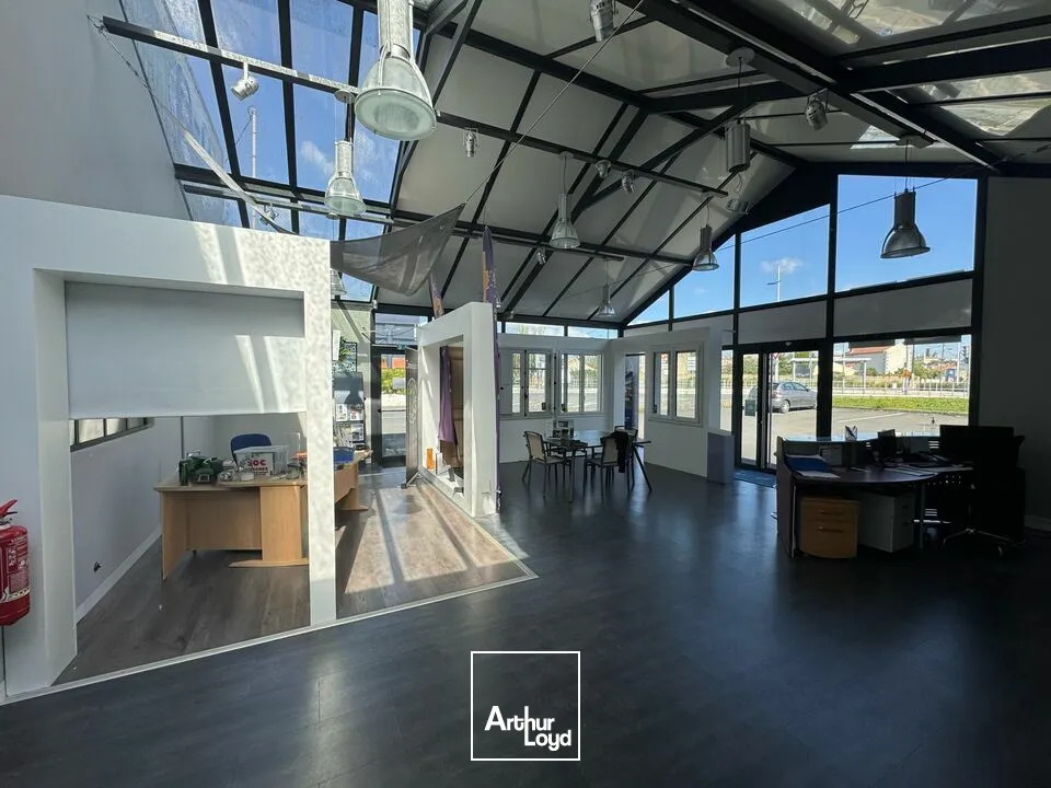 Local d'activités à louer sur axe passant à Angoulême