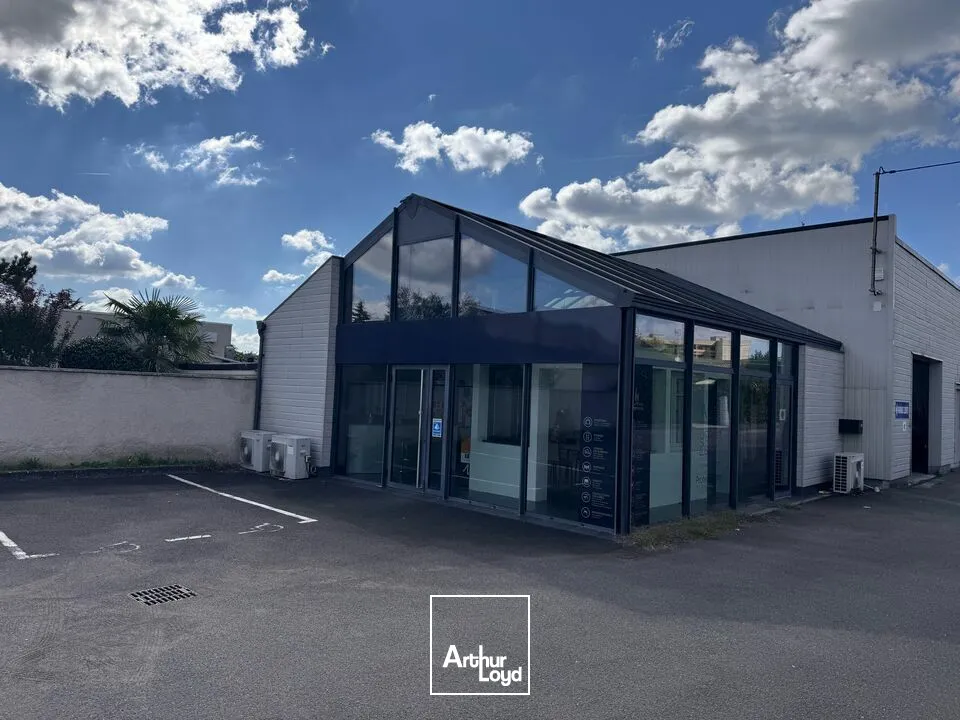 Local d'activités à louer sur axe passant à Angoulême