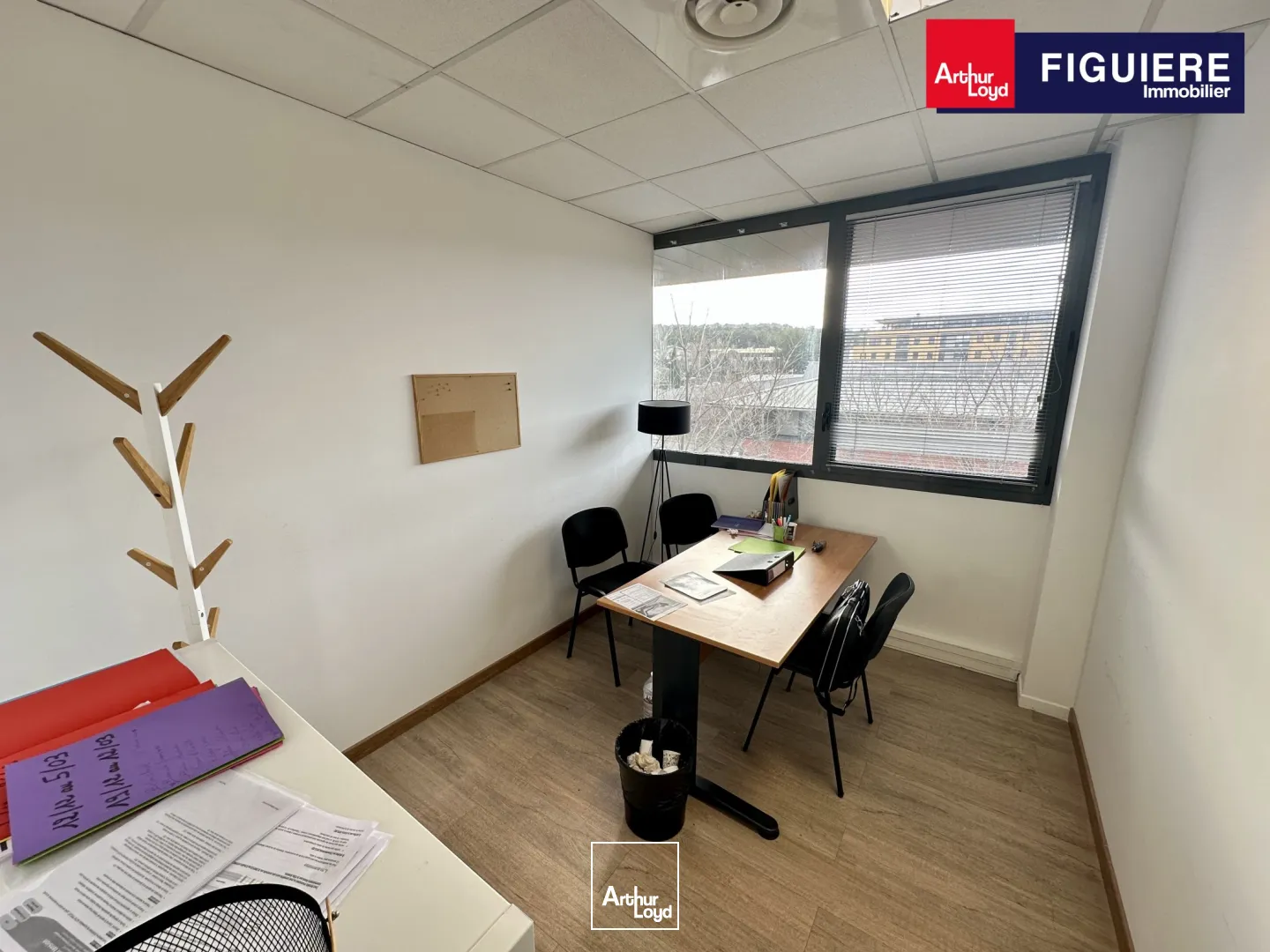 BUREAUX EN DERNIER ÉTAGE AVEC PARKING À LOUER