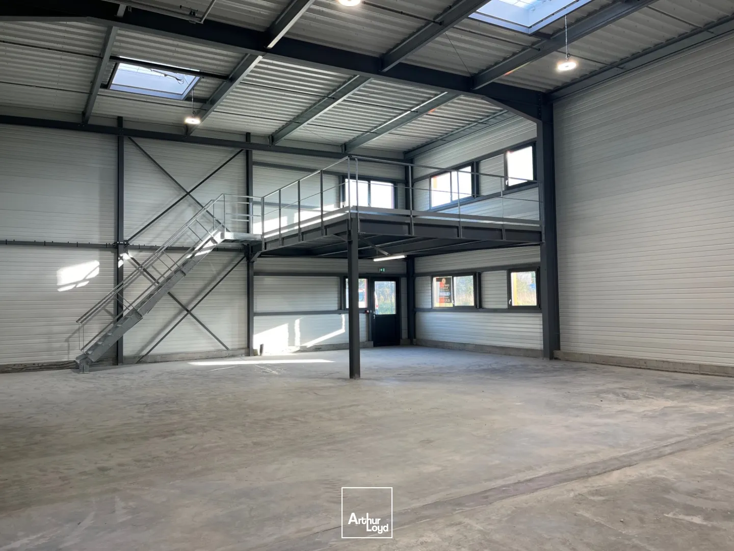 A LOUER/A VENDRE LOCAL ACTIVITE 372M2 ST NAZAIRE BRAIS