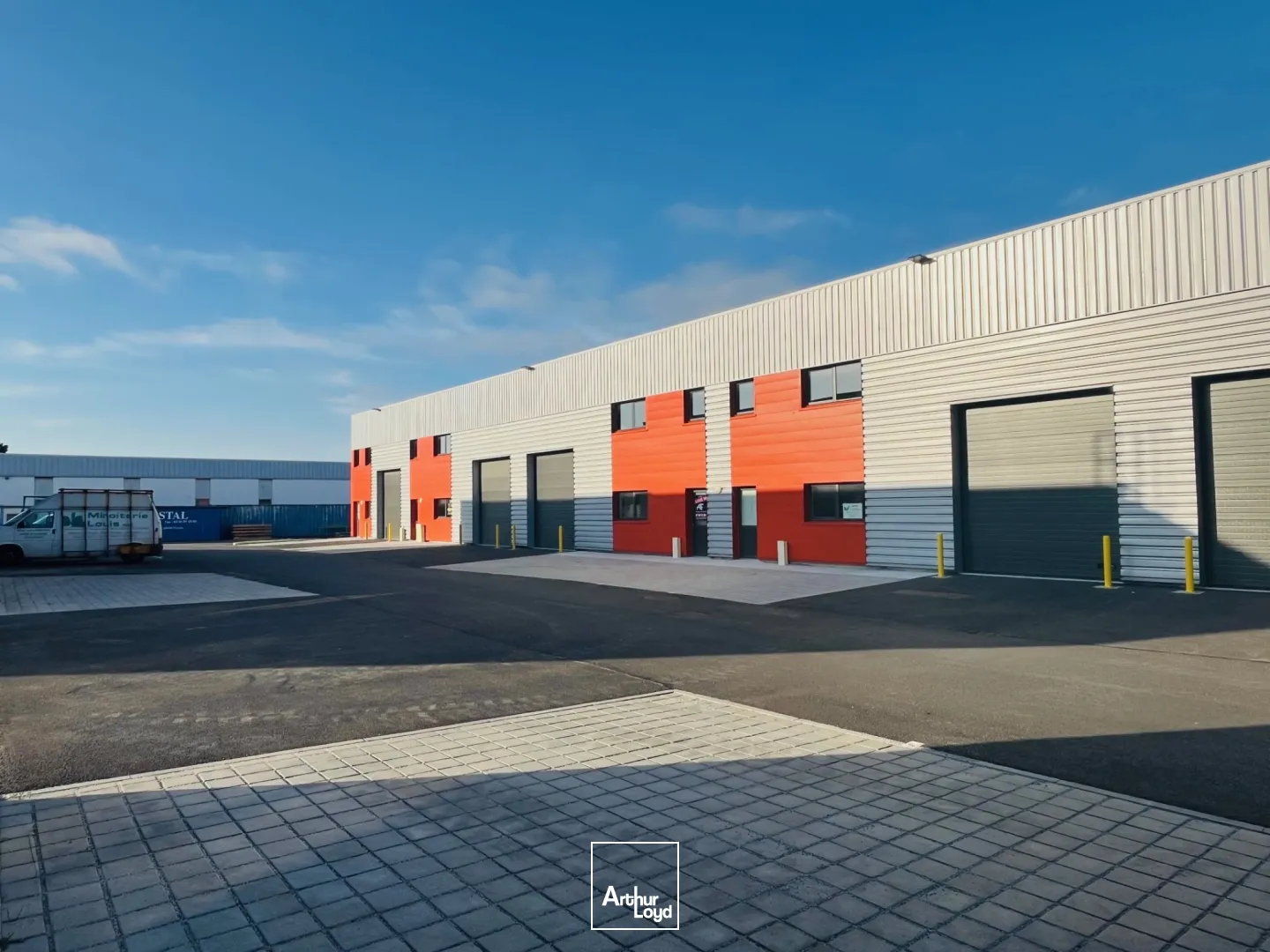 A LOUER/A VENDRE LOCAL ACTIVITE 372M2 ST NAZAIRE BRAIS