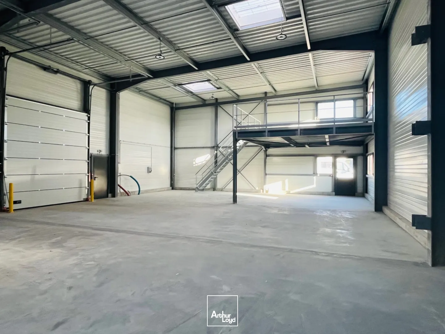 A LOUER/A VENDRE LOCAL ACTIVITE 372M2 ST NAZAIRE BRAIS