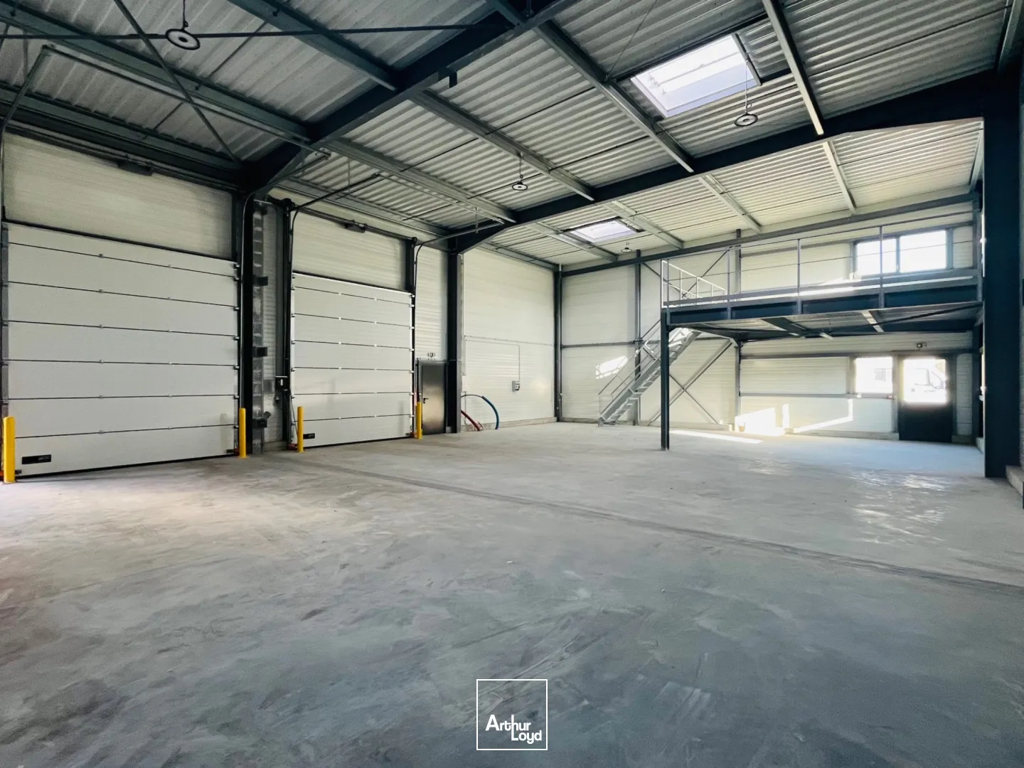 A LOUER/A VENDRE LOCAL ACTIVITE 372M2 ST NAZAIRE BRAIS