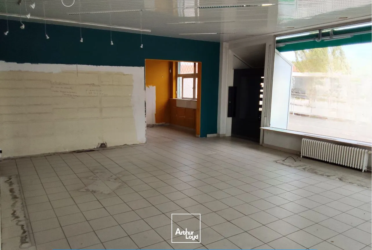 LOCAL COMMERCIAL AVEC APPARTEMENT 250 m² ENVIRON