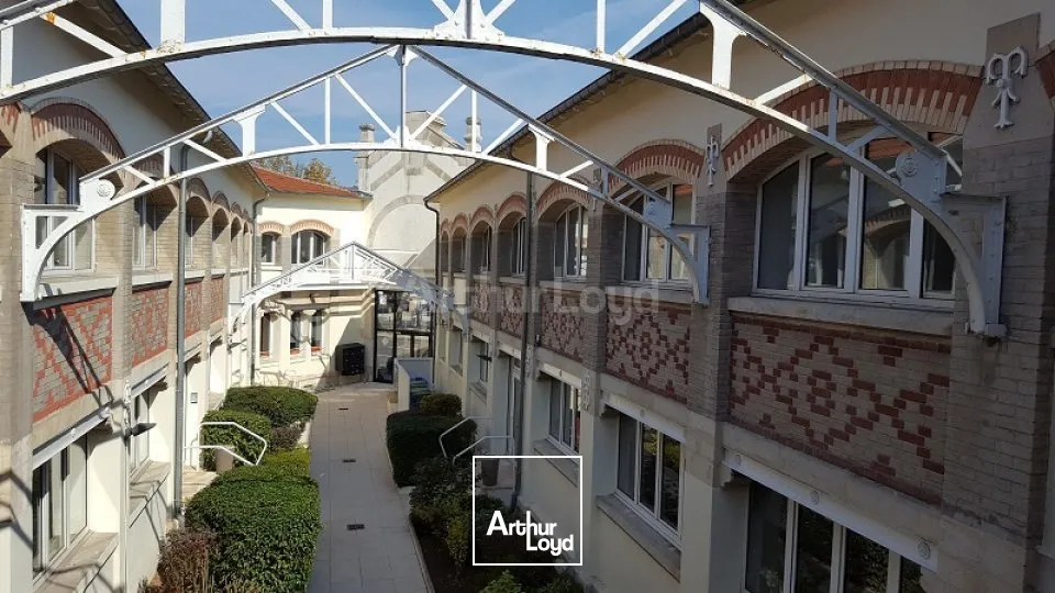 BUREAUX à LOUER de 223 m²