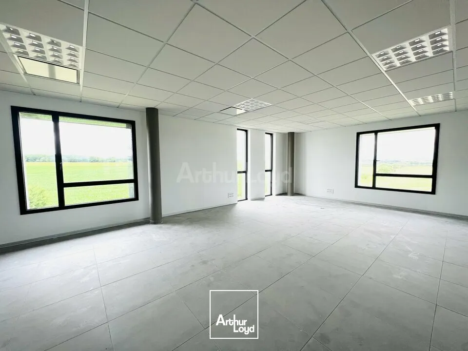 BUREAUX à LOUER de 1920 m²