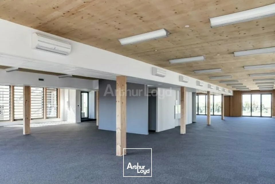 BUREAUX à VENDRE de 1392 m²