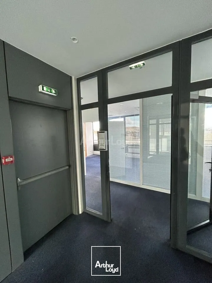 BUREAUX à LOUER de 808 m²
