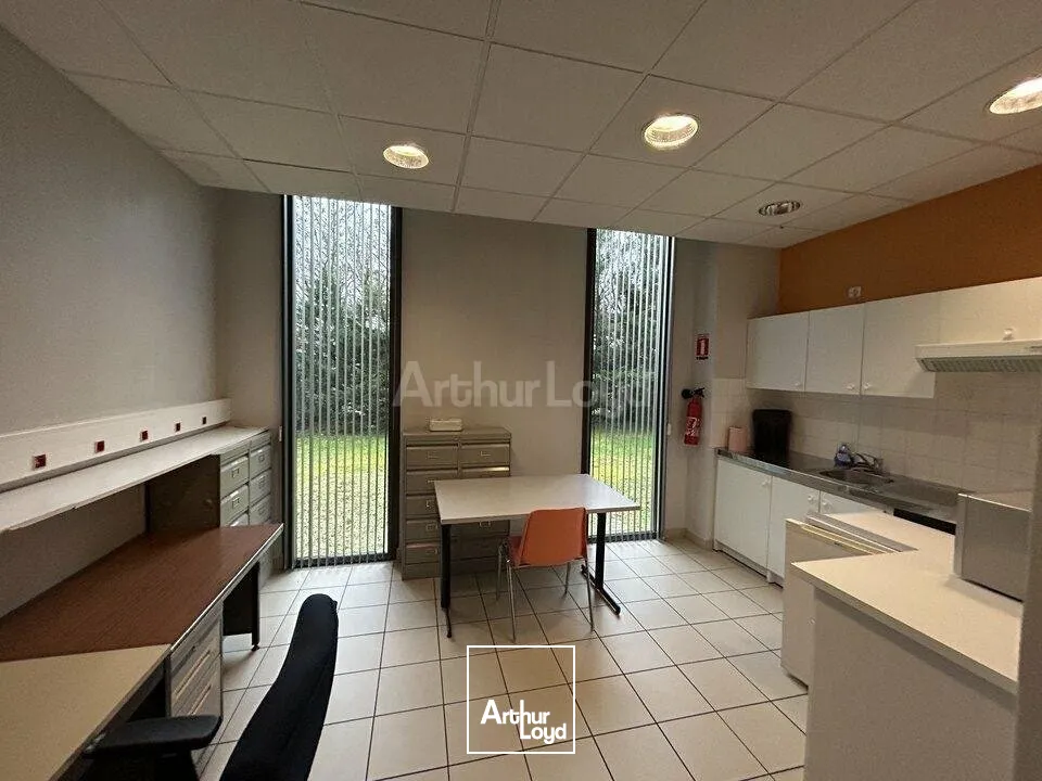 BUREAUX à VENDRE de 760 m²